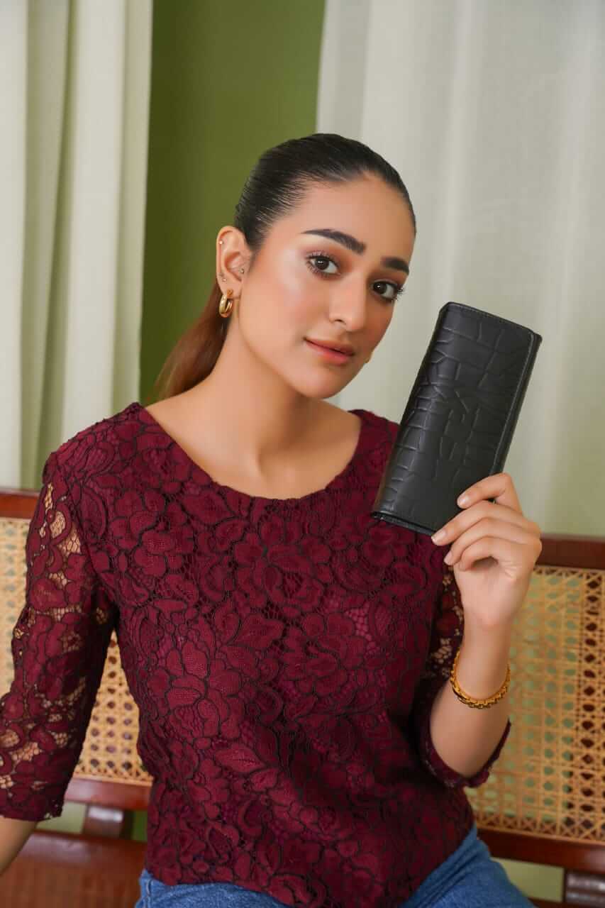 Black Crocodile Beauty